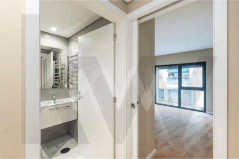 Apartamento T2 Com Garagem - Rua Oliveira Monteiro, Porto