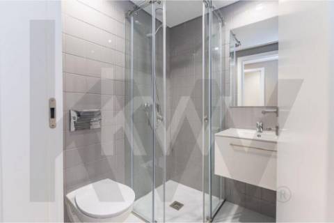 Apartamento T2 Com Garagem - Rua Oliveira Monteiro, Porto