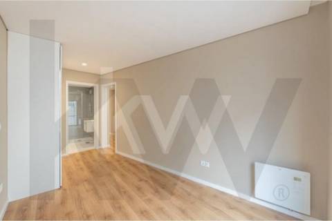 Apartamento T2 Com Garagem - Rua Oliveira Monteiro, Porto