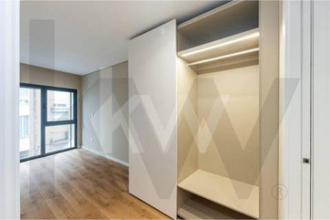 Apartamento T2 Com Garagem - Rua Oliveira Monteiro, Porto