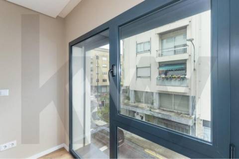 Apartamento T2 Com Garagem - Rua Oliveira Monteiro, Porto