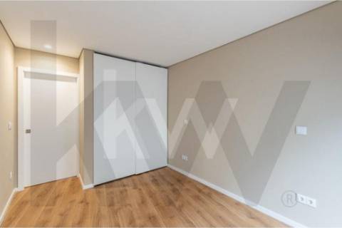 Apartamento T2 Com Garagem - Rua Oliveira Monteiro, Porto