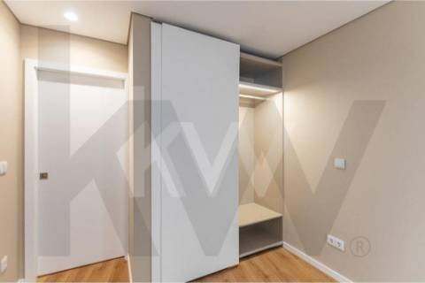 Apartamento T2 Com Garagem - Rua Oliveira Monteiro, Porto