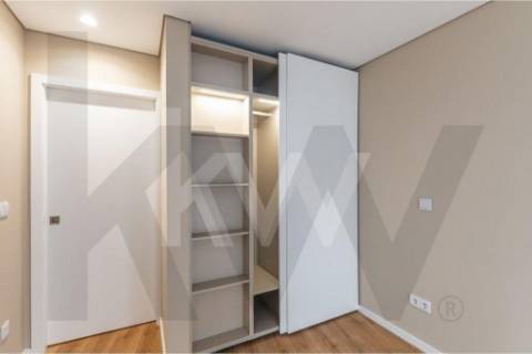 Apartamento T2 Com Garagem - Rua Oliveira Monteiro, Porto