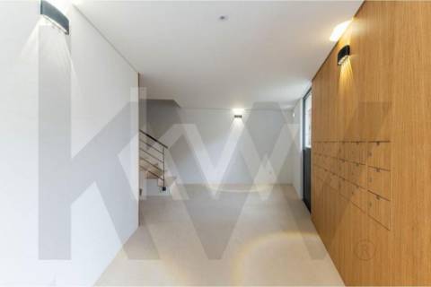 Apartamento T2 Com Garagem - Rua Oliveira Monteiro, Porto