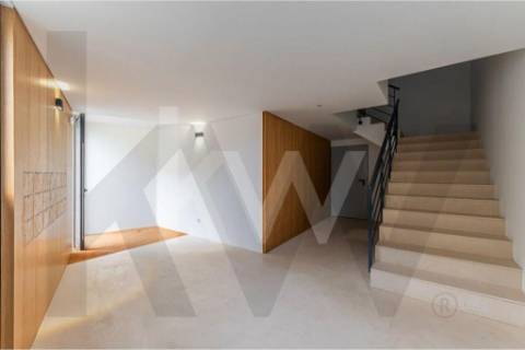 Apartamento T2 Com Garagem - Rua Oliveira Monteiro, Porto