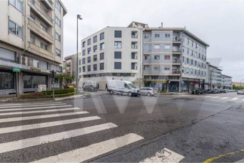 Apartamento T2 Com Garagem - Rua Oliveira Monteiro, Porto