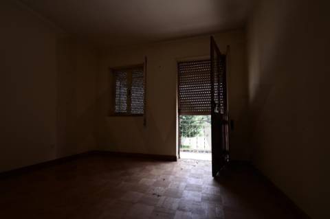 Prédio em Prop. Total  com 2 Apartamentos T3 + Cave em Bragança (Sé )
