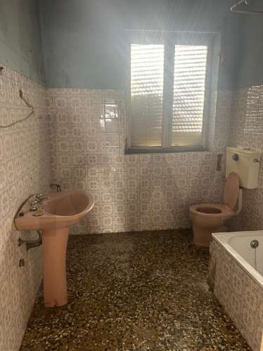 Prédio em Prop. Total  com 2 Apartamentos T3 + Cave em Bragança (Sé )