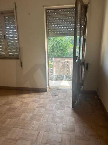 Prédio em Prop. Total  com 2 Apartamentos T3 + Cave em Bragança (Sé )