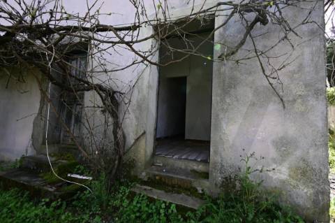 Prédio em Prop. Total  com 2 Apartamentos T3 + Cave em Bragança (Sé )