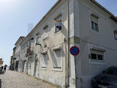 Moradia com vista panorâmica sobre o rio Douro – excelente oportunidade de investimento