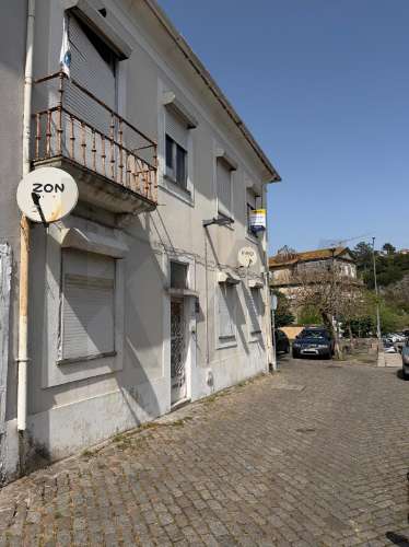 Moradia com vista panorâmica sobre o rio Douro – excelente oportunidade de investimento