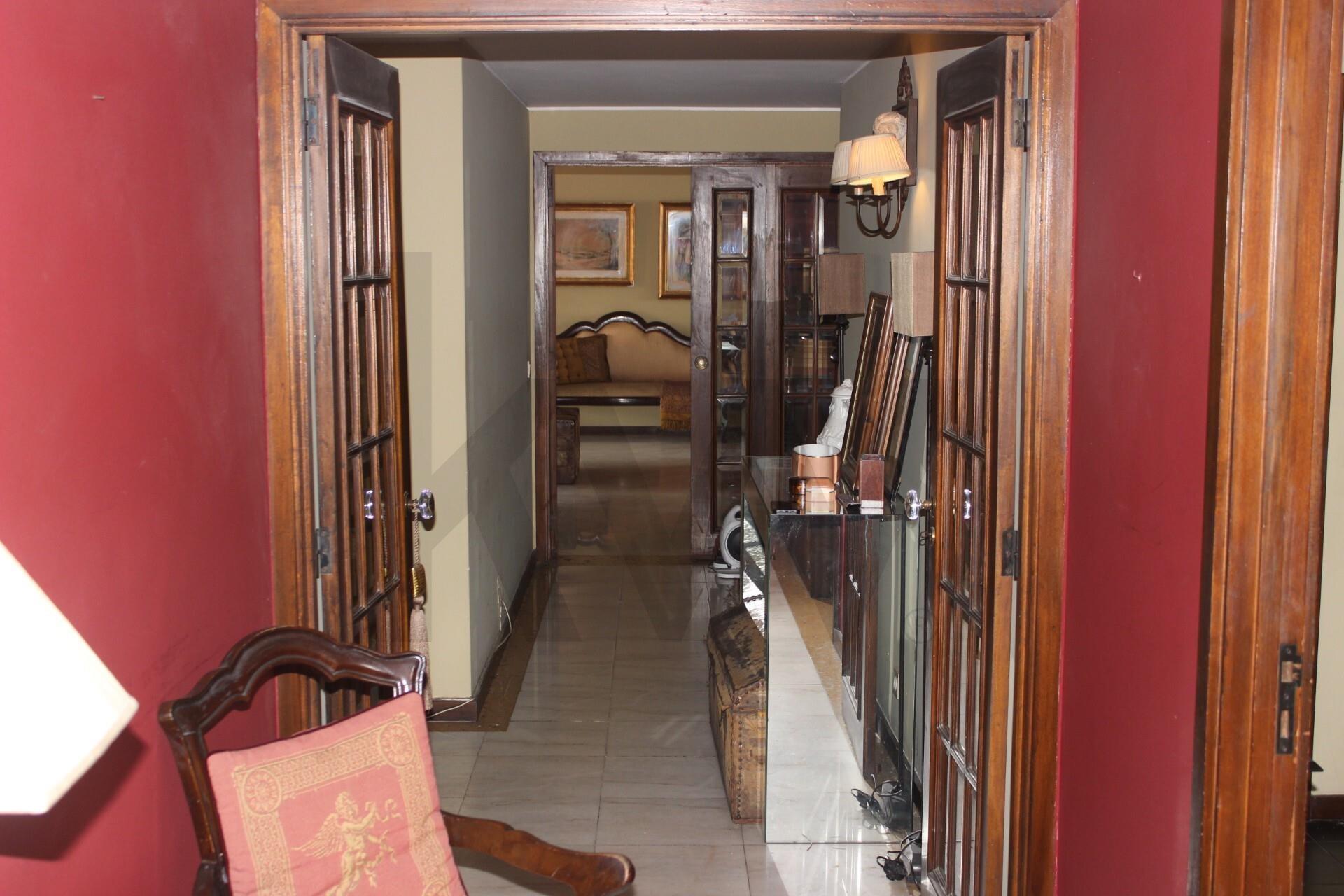 Apartamento T5 na Avenida da Boavista, com 270 m² 