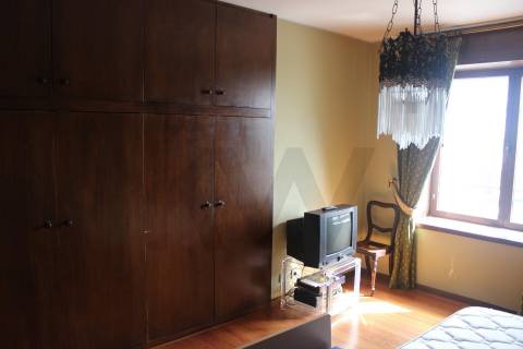 Apartamento T5 na Avenida da Boavista, com 270 m² 