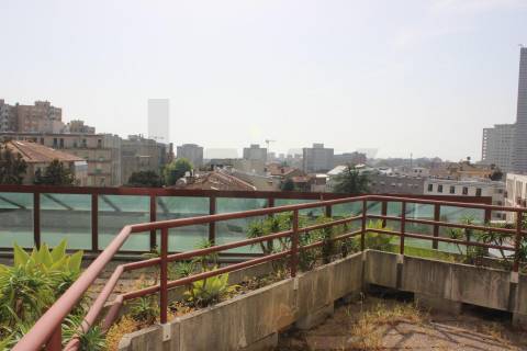 Apartamento T5 na Avenida da Boavista, com 270 m² 