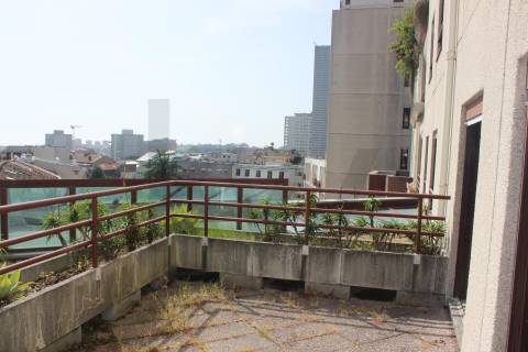 Apartamento T5 na Avenida da Boavista, com 270 m² 