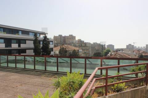 Apartamento T5 na Avenida da Boavista, com 270 m² 