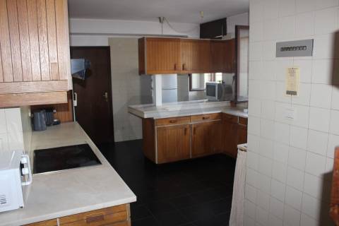 Apartamento T5 na Avenida da Boavista, com 270 m² 