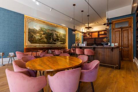 Loja - garrafeira para trespasse no centro de Braga- zona histórica da Sé