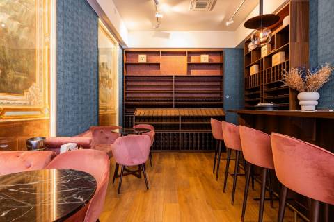 Loja - garrafeira para trespasse no centro de Braga- zona histórica da Sé