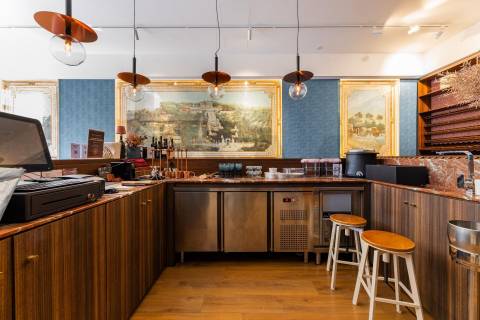 Loja - garrafeira para trespasse no centro de Braga- zona histórica da Sé