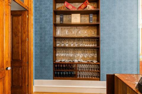 Loja - garrafeira para trespasse no centro de Braga- zona histórica da Sé