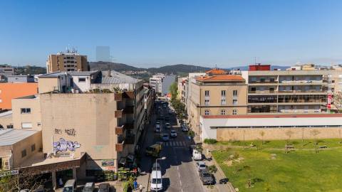 Loja - garrafeira para trespasse no centro de Braga- zona histórica da Sé