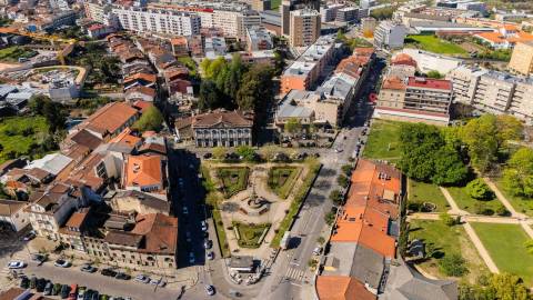 Loja - garrafeira para trespasse no centro de Braga- zona histórica da Sé