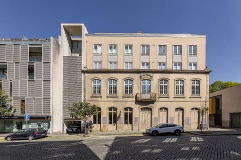 Loja - garrafeira para trespasse no centro de Braga- zona histórica da Sé