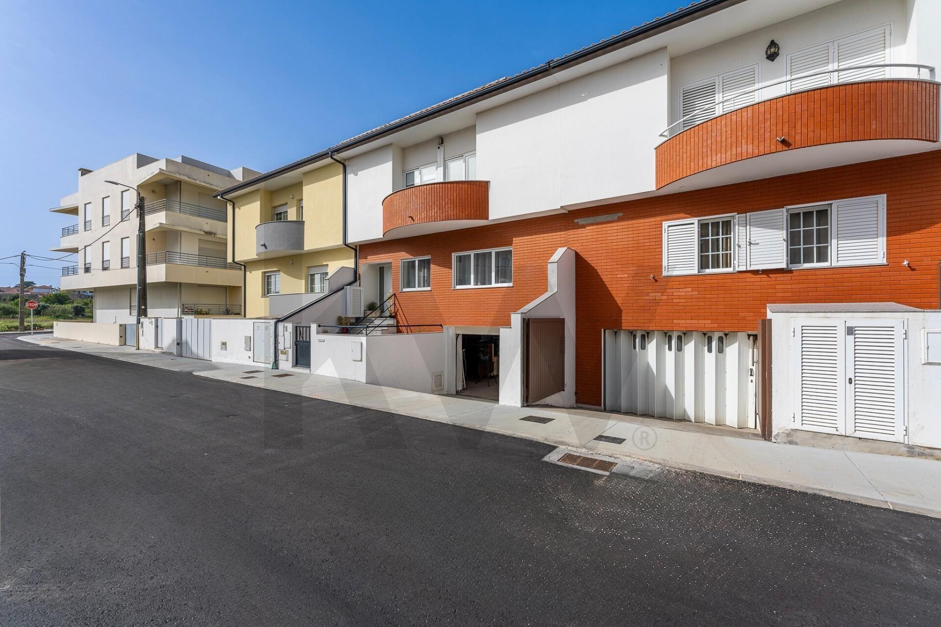 Moradia T3 em banda com terraço e garagem em Vila Praia de Âncora, Caminha