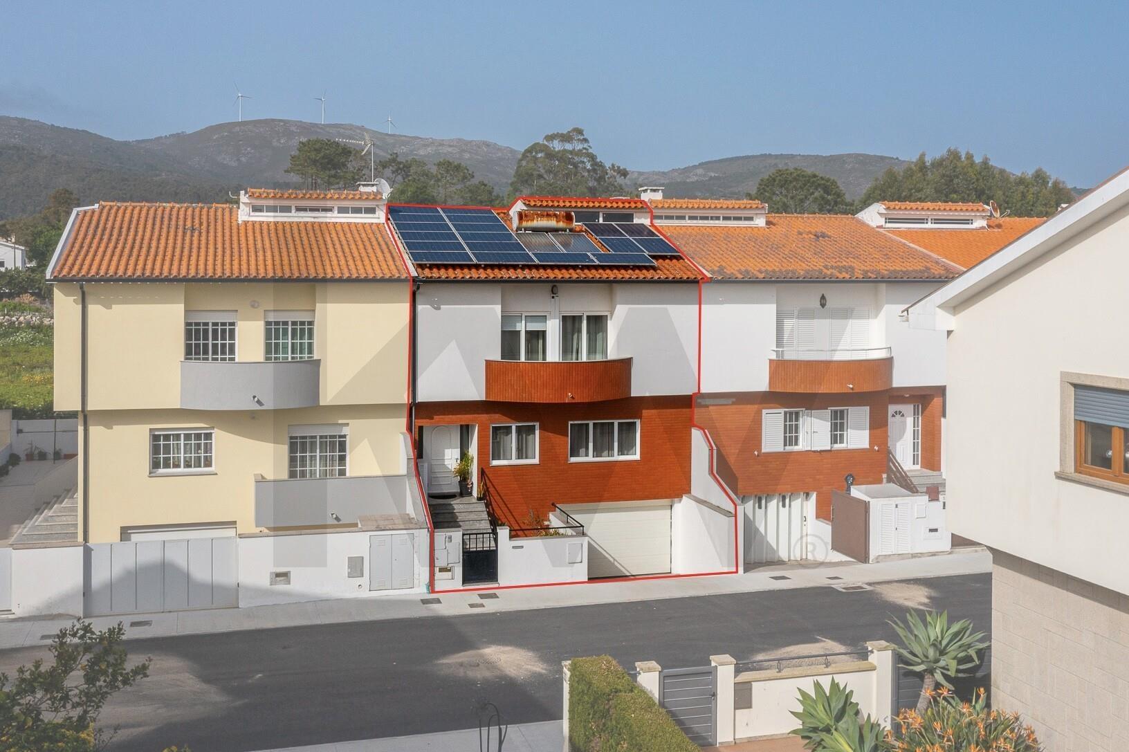 Moradia T3 em banda com terraço e garagem em Vila Praia de Âncora, Caminha