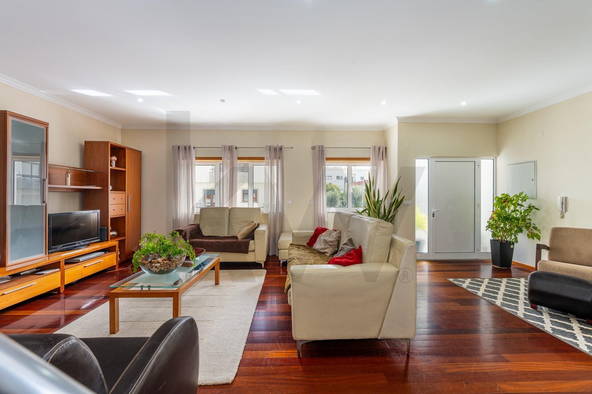 Moradia T3 em banda com terraço e garagem em Vila Praia de Âncora, Caminha