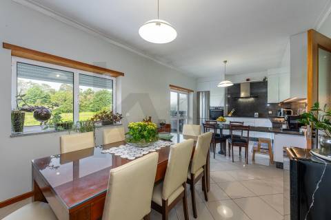 Moradia T3 em banda com terraço e garagem em Vila Praia de Âncora, Caminha