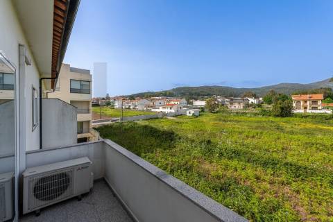 Moradia T3 em banda com terraço e garagem em Vila Praia de Âncora, Caminha