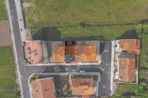 Moradia T3 em banda com terraço e garagem em Vila Praia de Âncora, Caminha