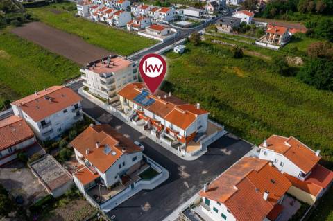 Moradia T3 em banda com terraço e garagem em Vila Praia de Âncora, Caminha