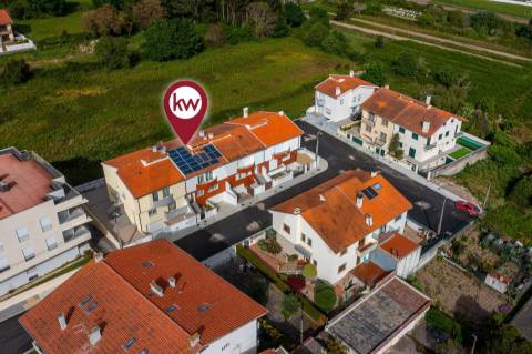 Moradia T3 em banda com terraço e garagem em Vila Praia de Âncora, Caminha