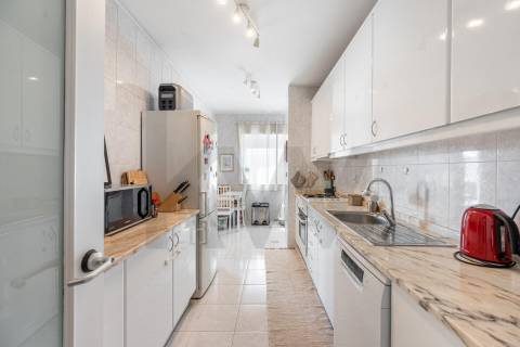 Apartamento T2 com Localização  Única e Estratégica-Junto ao Hospital São João  e Polo Universitário