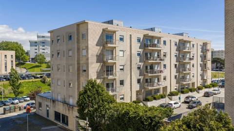 Apartamento T2 com Localização  Única e Estratégica-Junto ao Hospital São João  e Polo Universitário