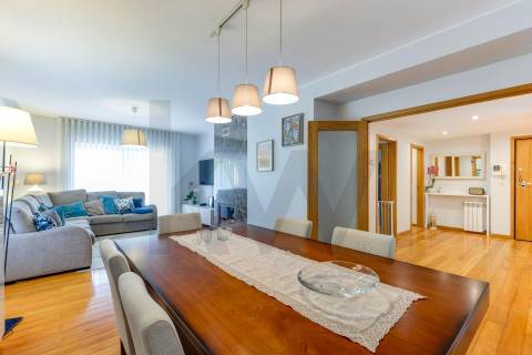 Apartamento T3 com 3 WC, Renovado em Moreira da Maia!