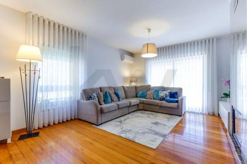 Apartamento T3 com 3 WC, Renovado em Moreira da Maia!