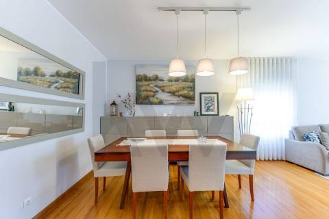 Apartamento T3 com 3 WC, Renovado em Moreira da Maia!