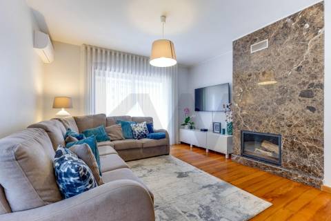 Apartamento T3 com 3 WC, Renovado em Moreira da Maia!