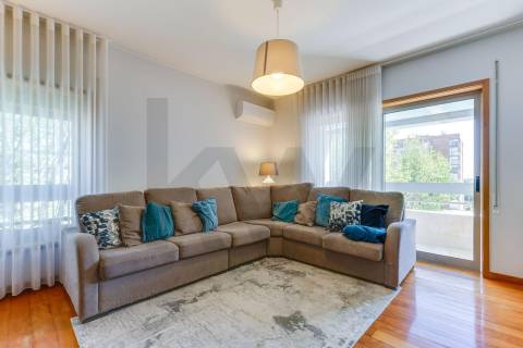 Apartamento T3 com 3 WC, Renovado em Moreira da Maia!