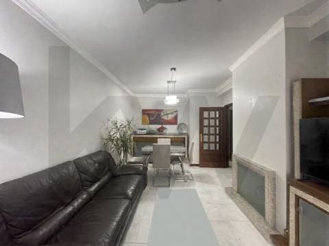 Apartamento T2+1 na Av. Renato Araújo (S. João da Madeira)