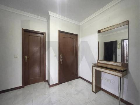 Apartamento T2+1 na Av. Renato Araújo (S. João da Madeira)