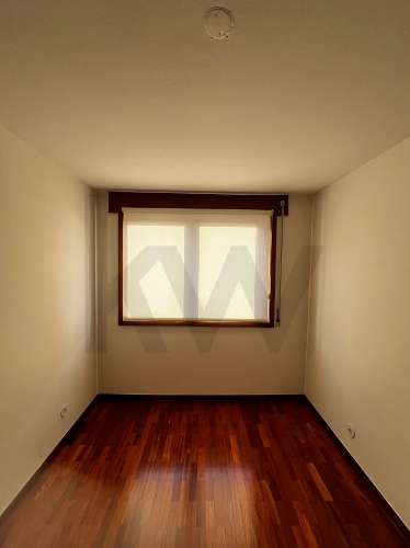Apartamento T3 renovado para arrendamento nos Pinhais da Foz
