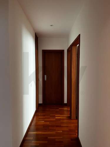 Apartamento T3 renovado para arrendamento nos Pinhais da Foz