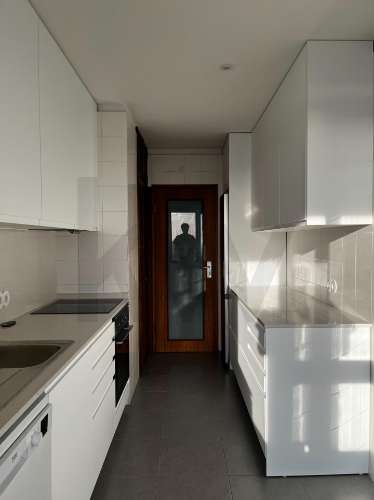 Apartamento T3 renovado para arrendamento nos Pinhais da Foz